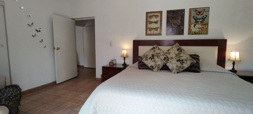 Casa Sola En Venta, Con Alberca, 2 Bungalows, Limites Con Cuernavaca