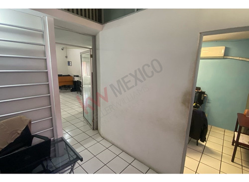 Local En Venta De 60.75 M² En Fovissste Playa Azul: Ideal Para Oficina Con Estacionamiento