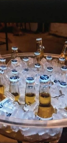 Imagen 3 de 5 de Alquiler De Sillas, Mesas, Vajilla Y Manteleria