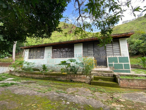 Casa En Venta En Urb. El Castaño, Maracay. 24-6347. Lln