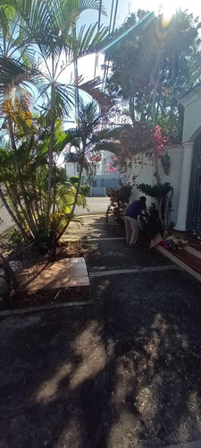 Casa De Esquina En La Castellana En Venta