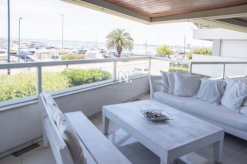 Apartamento En Venta Con Vista Al Puerto- Ref: 2002