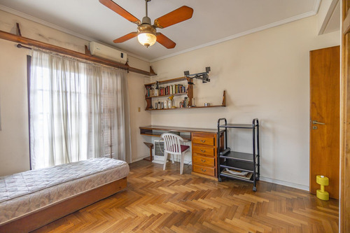 Casa En Venta En Rafael Calzada De 5 Ambientes