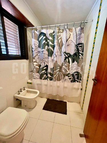 Casa 5 Amb En Barrio Uno - Con Piscina