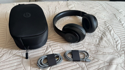 Audífonos Beats Studio Pro Negros (Usado)