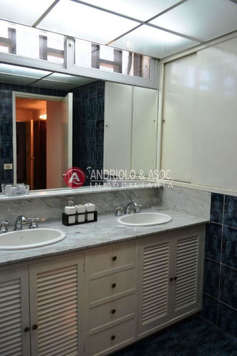 Casa De 5 Dormitorios Y Piscina En Zona De Cantegril- Ref: 4334