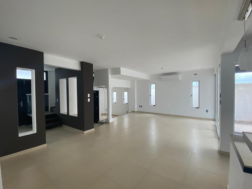 Imagen 2 de 18 de El Sendero Residencial, Casa En Venta Con Sala De Tv Y Roof Garden