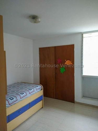 Imagen 10 de 25 de Amplio, Bien Distribuido Apartamento En Venta. Urb. La Urbina. Mls #22-3476, Vanessa Sayago.04125866548