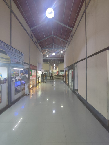 Imagen 2 de 10 de Local Comercial En C.c. Metro Express En San Diego. Vende Crismelia Castillo