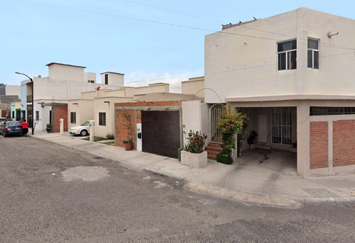 Casa En Venta En Lomas Del Mirador Iv, Corregidora, Querétaro En Calle De 2da Cerrada Mirador De Bernal # 104. Cd*