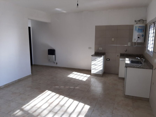 Imagen 5 de 8 de Departamento Con Cochera En Planta Baja En Luis Guillón!!!!