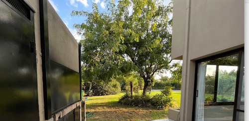 Casa Moderna En Lote Central. Apta Credito. Barrio Cerrado St. Matthews Pilar