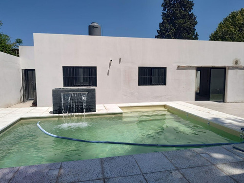 Casa En Arguello A Estrenar Con Pileta