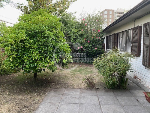 Casa En Venta De 4 Dorm. En Las Condes