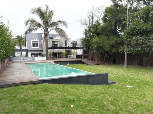Casa En Carrasco En Alquiler O Venta - Ideal Empresa O Embajada.