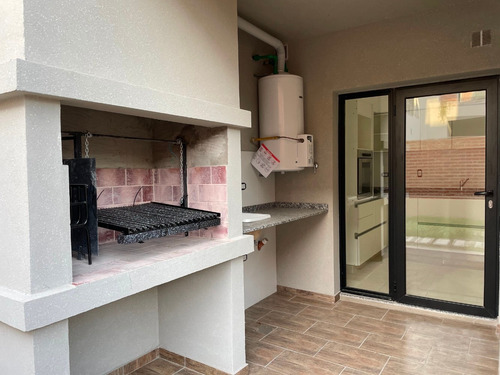 Imagen 8 de 13 de Venta Castelar Duplex 4 Ambientes Complejo Con Pileta