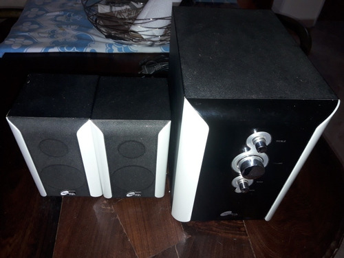 Vendó 2 Equipo De Parlantes Para Pc