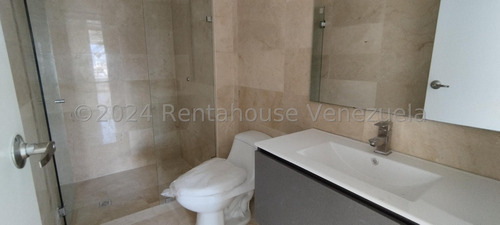 Alquiler De Espléndido Apartamento En Las Mercedes / Cl. Mls-24-22182