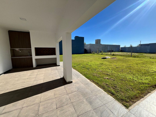 Casa En Venta En Pergamino Con Patio