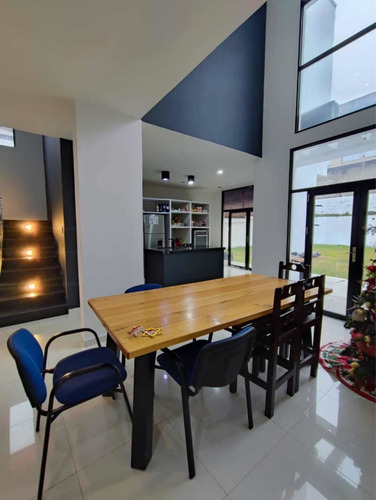 Imagen 13 de 15 de En Venta Casa Con Acabados De Primera En La Castellana Sprc