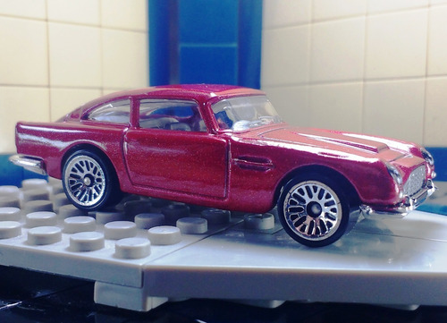 Priviet Exotic Aston Martin Db5 1963 Guindo Hot Wheels Hw 1