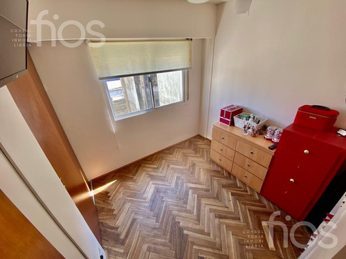 Venta-departamento - 2 Dormitorios-balcón-semipiso- Macrocentro