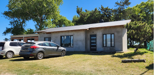 Alquiler De Casa En Costa Del Este, 4 Ambientes Y 2 Baños