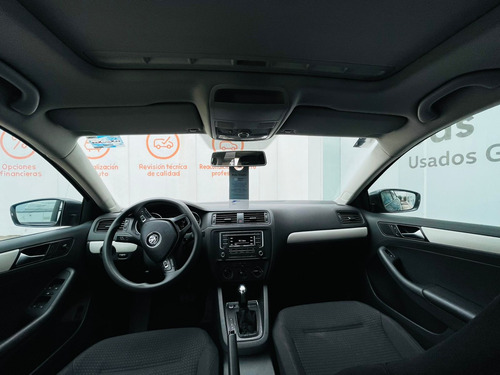 Imagen 8 de 9 de Volkswagen Jetta 2.0l L5 115hp Tip 2016