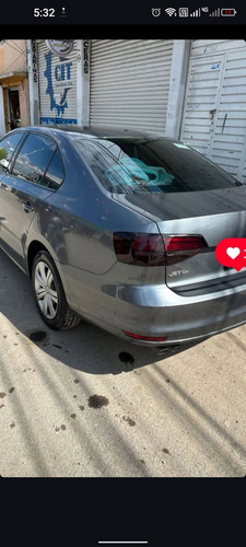 Volkswagen Jetta 2.0 L4 Mt