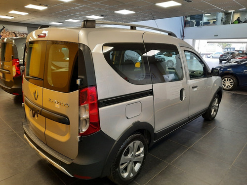 Renault Kangoo Stepway - Tres Formas De Retiro (rr)