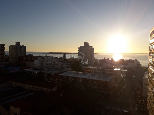 Imagen 7 de 30 de Apartamento En Venta, Edificio A Metros De Playa Brava