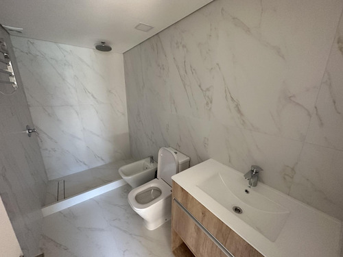 Venta Apartamento Dos Dormitorios Tres Baños Malvín Patio Exclusivo Soleado