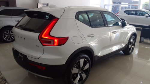 Volvo XC40 2.0t T4 Momentum Fwd