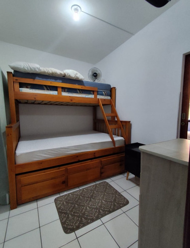 Mobiliado - 1 Dormitório Sacada Envidraçada- Prédio Com Elevador E Piscina