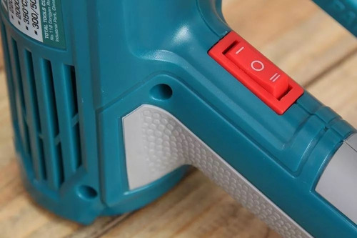 Pistola De Calor 2000w 550°c 2 Temperaturas Con 4 Boquillas