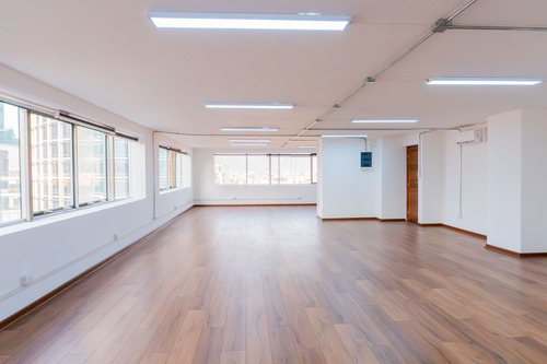 Impecable Oficina Planta Libre, 125 M2, Metro Los Leones