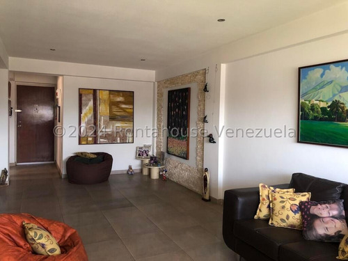 Fina Barro Vende Apartamento En Horizonte 24-21875 Yf