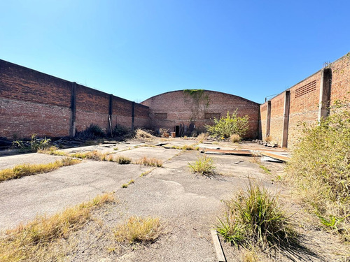 Galpón De 750 M2 + Terreno Con Contrapiso De 607 M2 En Venta, Av. Jujuy Al 1700, Smt
