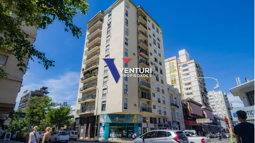 Departamento En Venta De 3 Dormitorios C/ Cochera En Centro