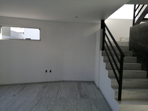 Preciosa Casa En El Refugio, Jardín, 3 Recamaras, Estudio O 4ta Habitación, Lujo