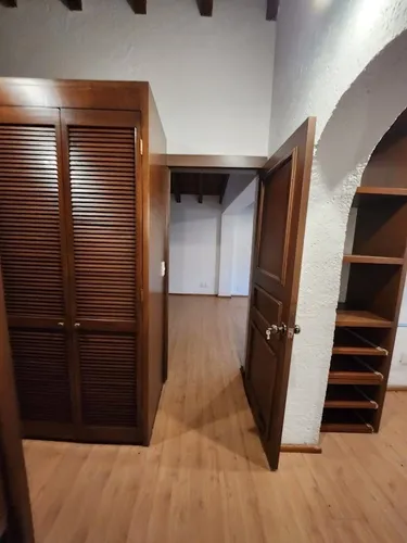Casa Venta, Con Departamento O Estudio Independiente. 10 Estacionamientos.