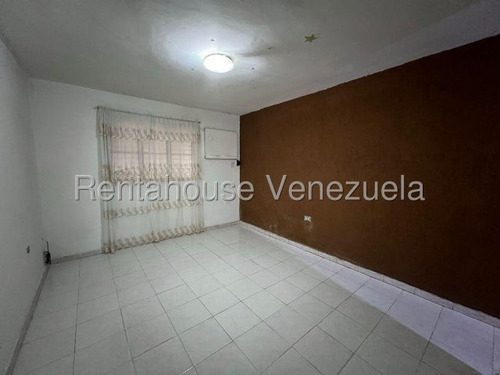 Casa En Venta Urb. Piñonal #25-17208 Rm