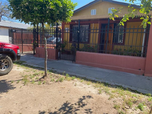 Casa En Venta De 2 Dorm. En Estación Central