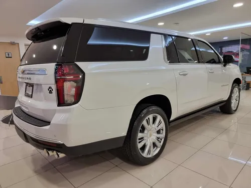 Chevrolet Suburban 5.3 High Country 4X4 At