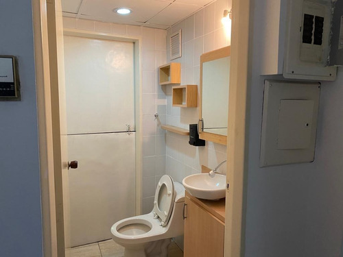 Imagen 11 de 13 de Hermosa Oficina En Alquiler Ideal Para Esteticas O Consultorios Medicos/con Hermosa Vista Las Mercedes