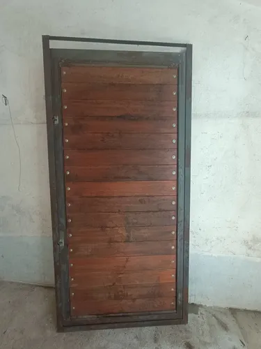 Puerta Hierro Y Madera. Doble Cerradura Marrón Claro