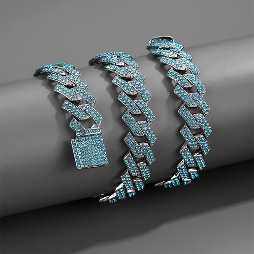 Collar De Eslabones Cubanos De Cristal Azul Helado