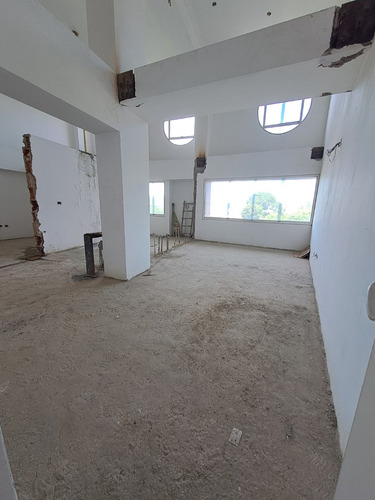 Se Vende Estupendo Pent House Tipo Loft Obra Limpia Para Remodelar A Gusto En La Urbanizacion El Cigarral Del Hatilo Em