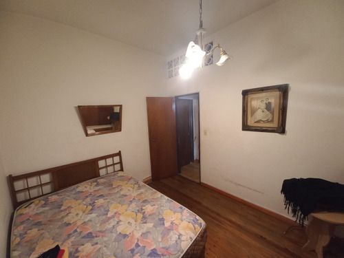 Venta Casa Lote Propio Con Garage Cubierto Y Local En Esquina 2 Plantas Con 2 Terrazas Tiene 166 M2 Cubiertos. A 3 Cuadras Parque Sarmiento Y Av Balbin, 4 Cuadras Av Gral Paz Y A 3 Cuadras Av Parque
