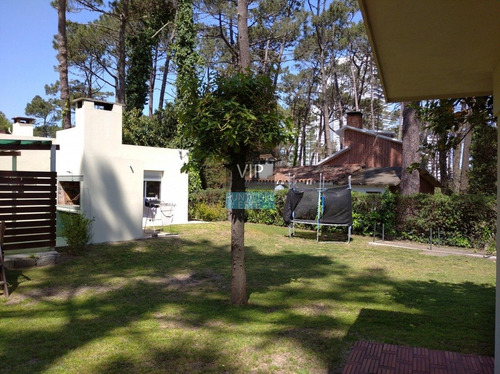 Casa En San Rafael, Punta Del Este, A Pocas Cuadras Del Mar- Ref: 181